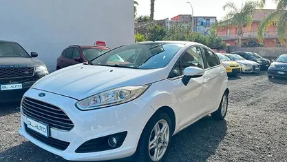 Bianco Usata 2013 Ford Fiesta Titanium Tre volumi | 6999 € (Buon prezzo)