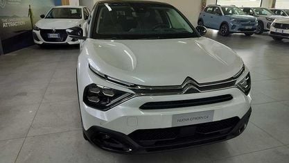 Ny Citroën e-C4 Shine 100 kW (136 HK) 2025 Vit Sedan