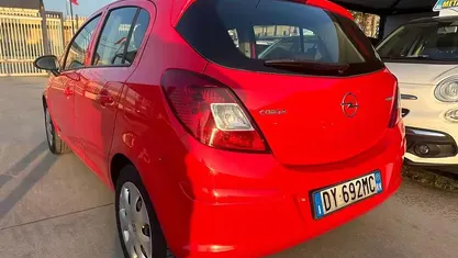 Usata Opel Corsa 75 CV (55 kW) 2009 Rosso Utilitaria