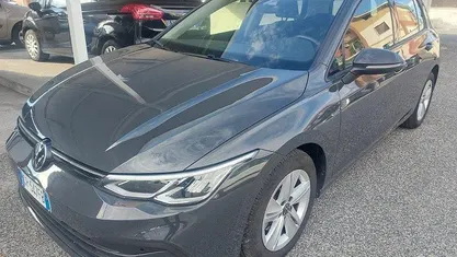Usata VW Golf VIII Life 116 CV (85 kW) 2023 Grigio Berlina