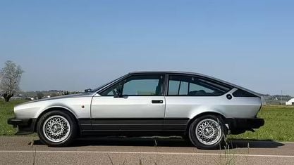 Usata Alfa Romeo Alfetta 130 CV (95 kW) 1983 Grigio Coupé