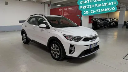 Usata Kia Stonic Style 82 CV (60 kW) 2022 Bianco SUV