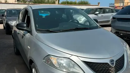 Usata Lancia Ypsilon Gold 95 CV (69 kW) 2015 Grigio Utilitaria