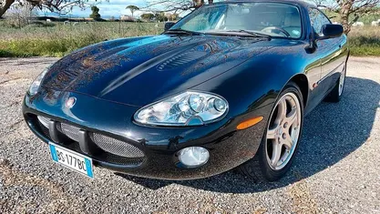Usata Jaguar XKR Supercharged 363 CV (266 kW) 2001 Coupé