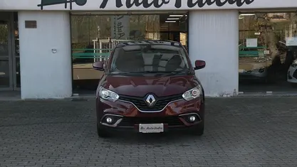 Begagnad Renault Scénic IV 110 HK (80 kW) 2018 Röd Minibuss