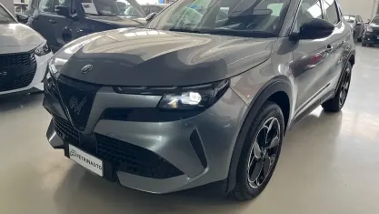 Usata Alfa Romeo Junior 61 kW (84 CV) 2025 Grigio SUV