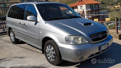 Usata Kia Carnival 145 CV (106 kW) 2005 Argento Monovolume