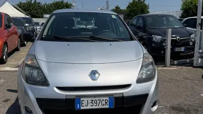 Usata Renault Clio II Dynamique 75 CV (55 kW) 2011 Grigio Berlina