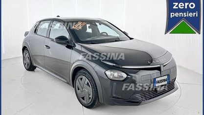 Nouvelle Lancia Ypsilon 61 kW (84 ch) 2025 Noir Citadine