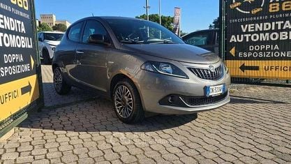 Używany Lancia Ypsilon Gold 69 KM (50 kW) 2023 Szary Hatchback