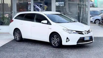 Usata Toyota Auris Hybrid 99 CV (72 kW) 2014 Berlina