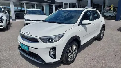 Bianco Usata 2022 Kia Stonic Style SUV | 14.900 € (Buon prezzo)
