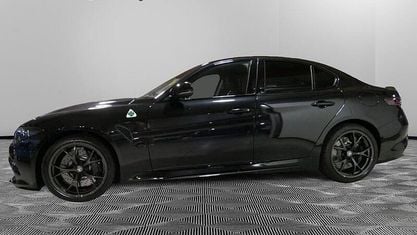Nuova Alfa Romeo Giulia Quadrifoglio 519 CV (381 kW) 2025 Nero Berlina