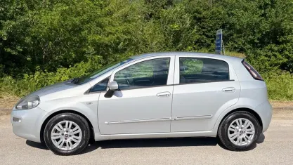 Usata Fiat Punto Lounge 85 CV (62 kW) 2015 Grigio Utilitaria