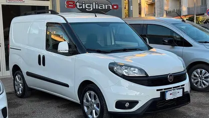 Usata Fiat Doblò Lounge 105 CV (77 kW) 2023 Bianco Monovolume