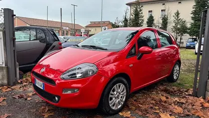 Rosso Usata 2015 Fiat Punto Lounge Tre volumi | 5500 € (Buon prezzo)