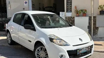 Usata Renault Clio II 75 CV (55 kW) 2011 Bianco Berlina