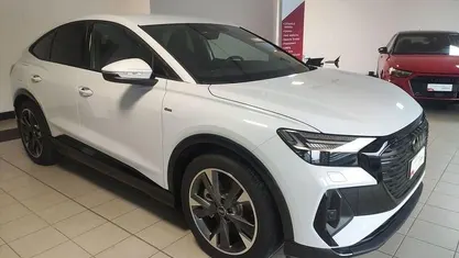 Nuova Audi Q4 e-tron S-Line 88 kW (121 CV) 2025 Bianco ghiaccio SUV