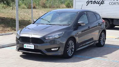 Gray Usata 2017 Ford Focus Tre volumi | 9590 € (Buon prezzo)