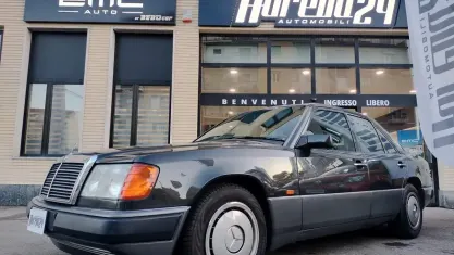 Usata Mercedes E200 137 CV (100 kW) 1992 Grigio Berlina