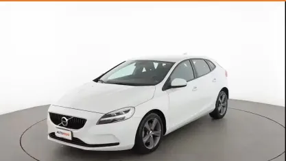 Usata Volvo V40 Plus 122 CV (89 kW) 2019 Bianco Berlina