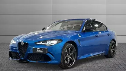 Usata Alfa Romeo Giulia Quadrifoglio 519 CV (381 kW) 2025 Blu metallizzato Berlina