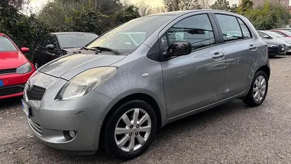 Grigio Usata 2007 Toyota Yaris Sol Tre volumi | 1750 € (Ottimo prezzo)
