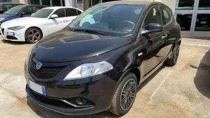 Usata Lancia Ypsilon Gold 69 CV (50 kW) 2020 Nero Utilitaria