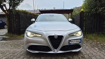 Usata Alfa Romeo Giulia Executive 160 CV (117 kW) 2020 Argento Berlina