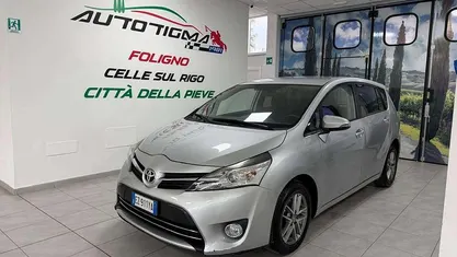 Usata Toyota Verso 111 CV (81 kW) 2015 Grigio Monovolume