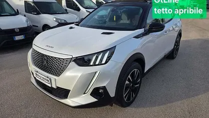 Begagnad Peugeot 2008 GT-line 100 kW (136 HK) 2021 Vit SUV