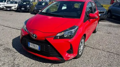 Usata Toyota Yaris Active 72 CV (52 kW) 2019 Rosso Utilitaria