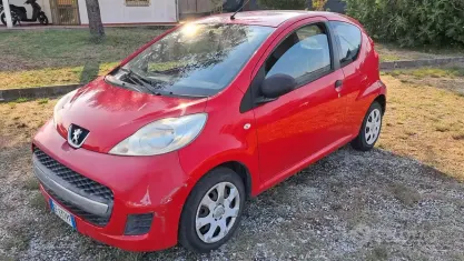 Usata Peugeot 107 68 CV (50 kW) 2010 Rosso Utilitaria
