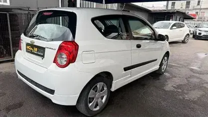 Usata Chevrolet Aveo 82 CV (60 kW) 2010 Bianco Berlina