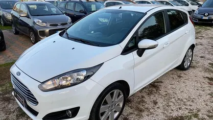 Bianco Usata 2013 Ford Fiesta Tre volumi | 6500 € (Buon prezzo)