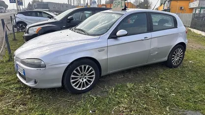 Usata Alfa Romeo 147 Progression 104 CV (76 kW) 2009 Argento Utilitaria