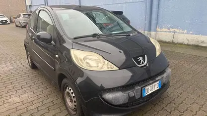 Usata Peugeot 107 68 CV (50 kW) 2006 Utilitaria