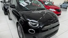Onyx black Nuova 2025 Fiat 500e Icon Tre volumi | 19.990 € (Ottimo prezzo)