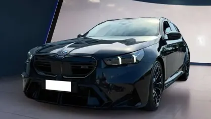 Usata BMW M5 727 CV (534 kW) 2025 Black sapphire metallizzato Station wagon