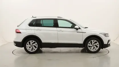 Usata VW Tiguan Elegance 150 CV (110 kW) 2022 Biancobianco SUV