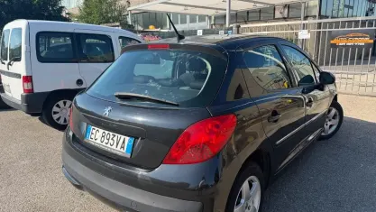 Usata Peugeot 207 95 CV (69 kW) 2010 Nero Berlina