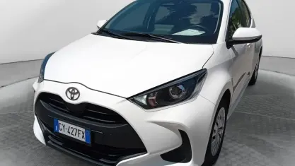 Usata Toyota Yaris Hybrid Active 116 CV (85 kW) 2025 Bianco Utilitaria