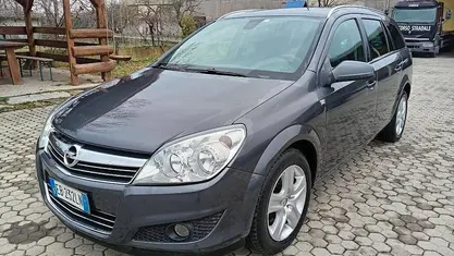Usata Opel Astra Enjoy 116 CV (85 kW) 2010 Grigio Station wagon