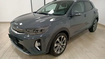 Usata Kia Stonic Style 101 CV (74 kW) 2023 Grigio scuro SUV