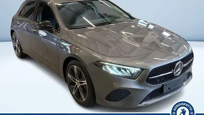 Grigio metallizzato Usata 2024 Mercedes A180 Advanced Plus Tre volumi | 32.100 € (Ottimo prezzo)