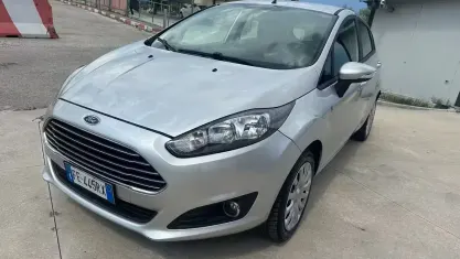 Usata Ford Fiesta 95 CV (69 kW) 2016 Grigio Utilitaria