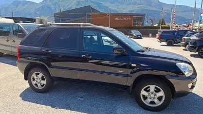 Usata Kia Sportage Active 140 CV (102 kW) 2006 Nero SUV
