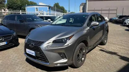 Usata Lexus NX300h 155 CV (114 kW) 2020 Grigio scuro SUV