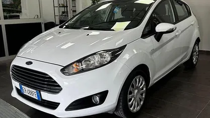 Bianco Usata 2013 Ford Fiesta Tre volumi | 6500 € (Buon prezzo)