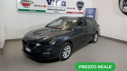Usado Seat Leon Style 116 CV (85 kW) 2023 Gris Familiar